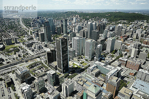 Luftaufnahme der städtischen Skyline; Montreal  Quebec  Kanada