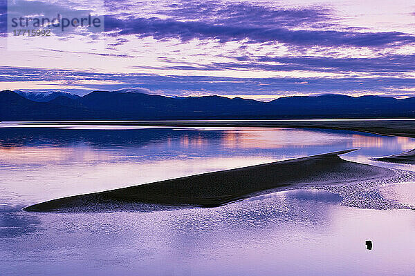 Auswahl des Künstlers: Kluane Lake in der Morgendämmerung  Kluane National Park  Yukon