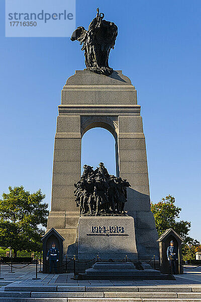 Das nationale Kriegsdenkmal am Confederation Square  Ottawa  Kanada; Ottawa  Ontario  Kanada