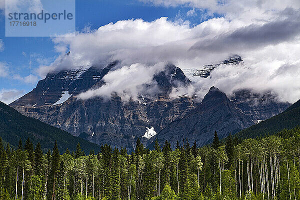 Wolken um Berge  Robson Provincial Park  British Columbia