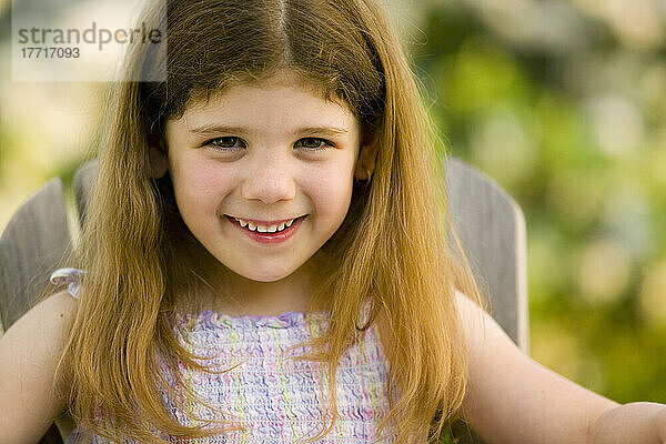 Porträt eines lächelnden jungen Mädchens  Bradford  Ontario