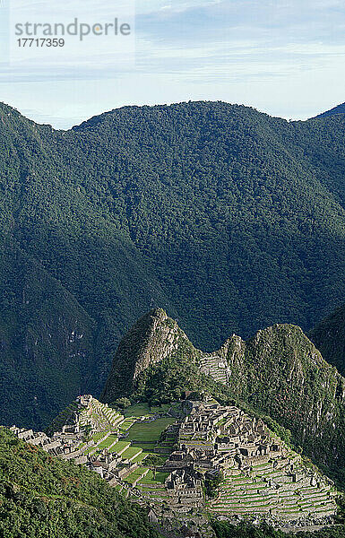 Machu Picchu vom Sonnentor aus gesehen entlang des Inkapfades  Peru