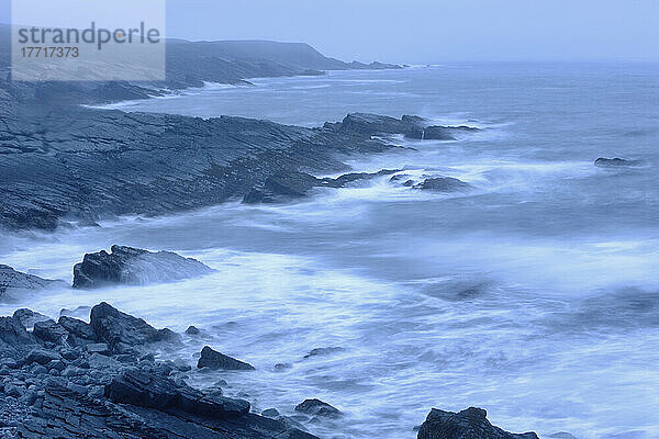 Wellen in der Trepassey-Bucht  Portugal Cove South  Avalon Peninsula  Neufundland