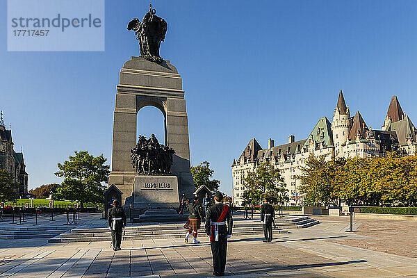Das nationale Kriegsdenkmal am Confederation Square  Ottawa  Kanada; Ottawa  Ontario  Kanada