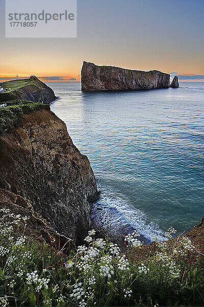 Wahl des Künstlers: Perce Rock At Dawn  Perce  Gaspesie  Quebec