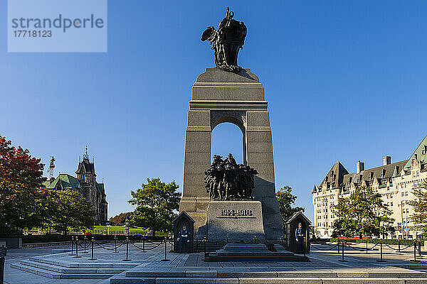 Das nationale Kriegsdenkmal am Confederation Square  Ottawa  Kanada; Ottawa  Ontario  Kanada