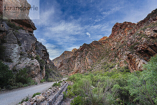 Straße von Prince Albert zu den Bergklippen entlang des Swartberg-Passes; Westkap  Südafrika