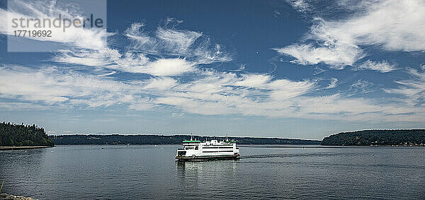 Chetzemoka-Fähre über die Commencement Bay von Point Defiance nach Vashon Island  Puget Sound; Tacoma  Washington  Vereinigte Staaten von Amerika