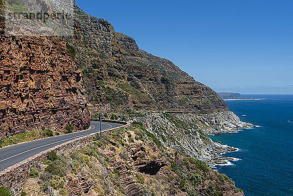 Küstenstraße  Chapman's Peak Drive  entlang der Küstenlinie des Atlantischen Ozeans auf der westlichen Seite der Kaphalbinsel; Kapstadt  Westkap  Südafrika