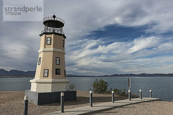 Miniaturnachbildung des Split-Rock-Leuchtturms am Lake Superior in Minnesota  gebaut am Lake Havasue  Arizona  USA; Arizona  Vereinigte Staaten von Amerika