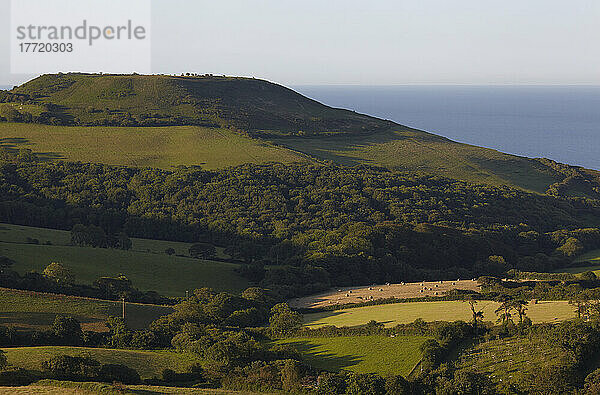 Blick vom Gipfel des Golden Cap  nahe Charmouth  Dorset  Großbritannien; Dorset  England