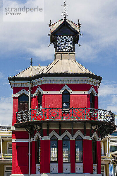 Alter Uhrenturm des ursprünglichen Hafenkapitänsamtes an der Victoria and Alfred Waterfront in Kapstadt; Kapstadt  Westkap  Südafrika