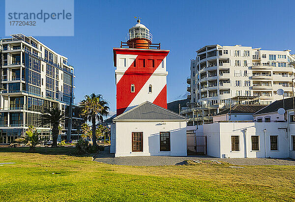 Sea Point Promenade und der Green Point Leuchtturm in Kapstadt; Sea Point  Kapstadt  Südafrika