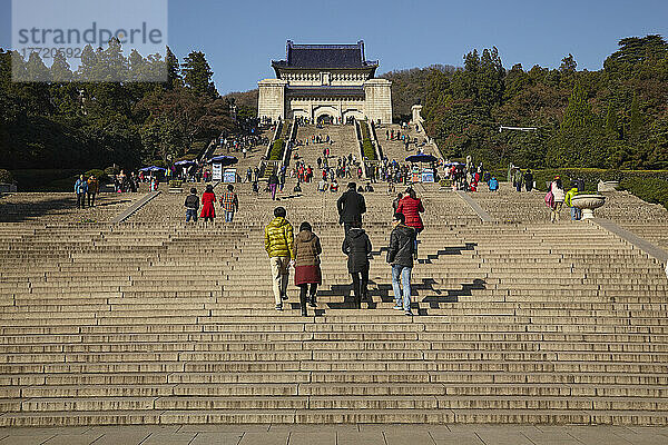 Treppe zum Grab von Sun Yat-sen im Sun-Yat-sen-Mausoleum in Nanjing  China; Nanjing  Provinz Jiangsu  China