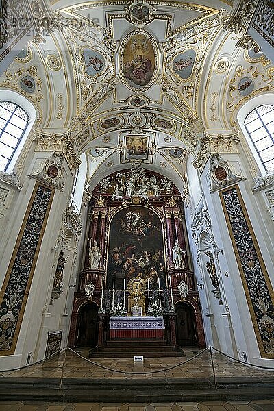 Basilika St. Lorenz  Benediktinerabtei  Seitenaltar  Innenansicht  Kempten  Allgäu  Bayern  Deutschland  Europa
