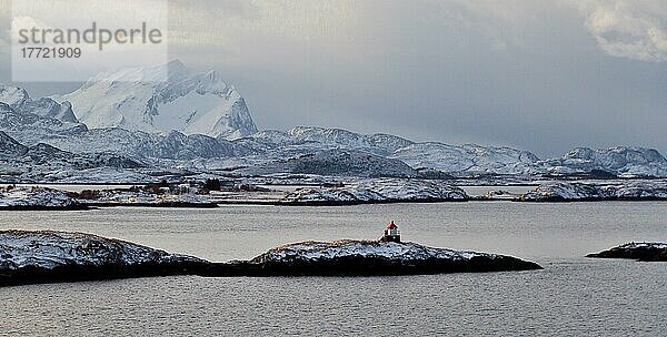 Leuchtturm  Atlantikküste Norwegen  nahe Polarkreis  Norwegen  Europa