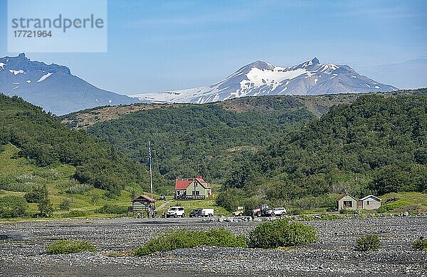 Hütte und Zeltplatz Langidalur  Berglandschaft  Isländisches Hochland  Þórsmörk Nature Reserve  Suðurland  Island  Europa