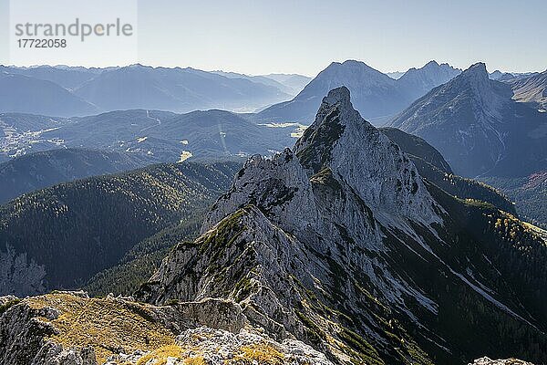 Arnplattenspitze  Blick vom Gipfel der Große Arnspitze  Tirol  Österreich  Europa