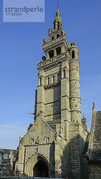 Kirche Notre-Dame-de-Croaz-Batz im Stil der Flamboyant-Gotik  Roscoff  Departement Finistere Penn ar Bed  Region Bretagne Breizh  Frankreich  Europa