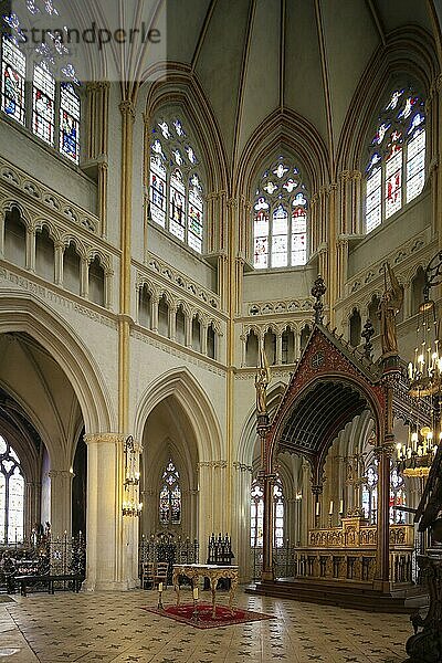 Altar im Chor  gotische Kathedrale Saint-Corentin  Altstadt von Quimper  Departement Finistere  Region Bretagne  Frankreich  Europa