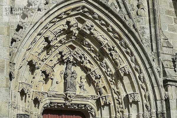 Südportal gotische Kathedrale Saint-Corentin  Altstadt von Quimper  Departement Finistere  Region Bretagne  Frankreich  Europa