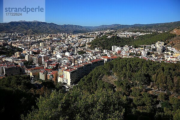 Malaga  Blick vom Castillo de Gibralfaro auf einen Teil der Stadt  Andalusien  Spanien  Europa