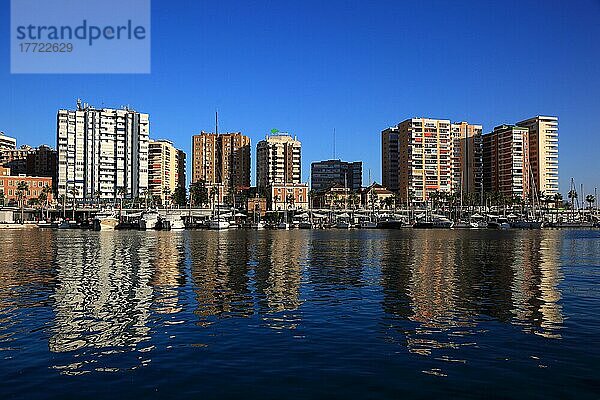 Malaga  Häuser an der Hafenpromenade Mülleuno  Andalusien  Spanien  Europa