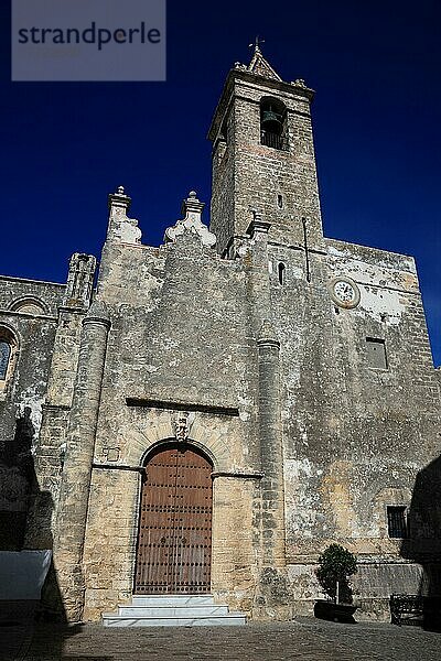 Vejer de la Frontera  Weißes Dorf in der Provinz Cadiz  Kirche Iglesia Divino Salvador  Andalusien  Spanien  Europa