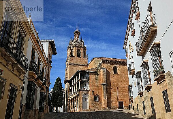 Ronda  ein weißes Dorf in Andalusien  Spanien  Iglesia Santa Maria la Mayor in der Altstadt  Andalusien  Spanien  Europa