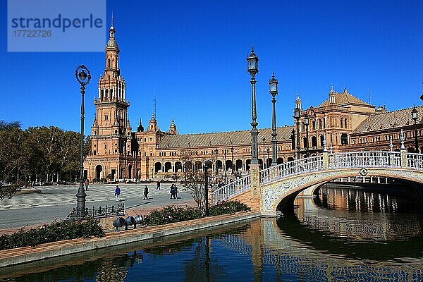 Stadt Sevilla  am Plaza de Espana  der Spanische Platz  Teilansicht und dem Nordturm  Torre Norte  Andalusien  Spanien  Europa
