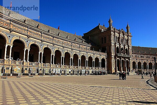 Stadt Sevilla  am Plaza de Espana  der Spanische Platz  Teilansicht  Andalusien  Spanien  Europa