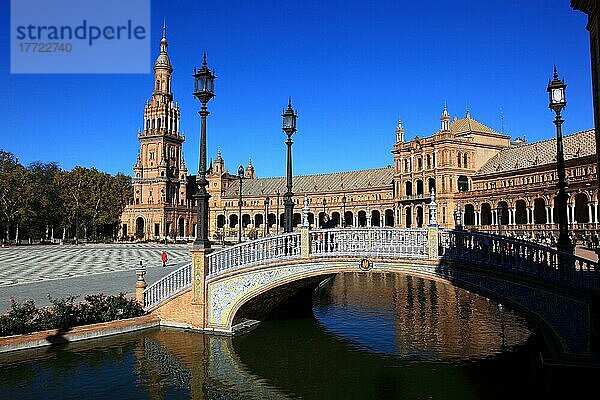 Stadt Sevilla  am Plaza de Espana  der Spanische Platz  Teilansicht  mit dem Nordturm  Torre Norte  Andalusien  Spanien  Europa