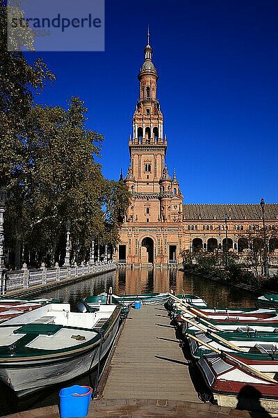 Stadt Sevilla  am Plaza de Espana  der Spanische Platz  Teilansicht  der Nordturm  Torre Norte  Andalusien  Spanien  Europa
