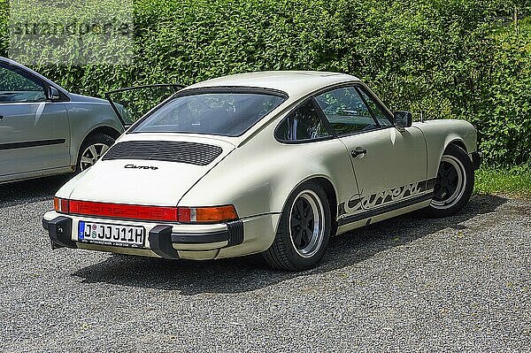 Alter Porsche Carrera von 1987  Isny  Allgäu  Württemberg  Deutschland  Europa