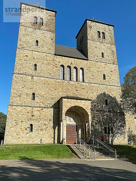 Portal und Türme von Benediktinerabtei Gerleve  Billerbeck  Nordrhein-Westfalen  Deutschland  Europa