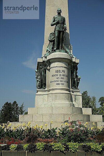 Denkmal an Nassauischen Herzog Adolph Landesdenkmal in Biebrich  Wiesbaden  Hessen  Deutschland  Europa