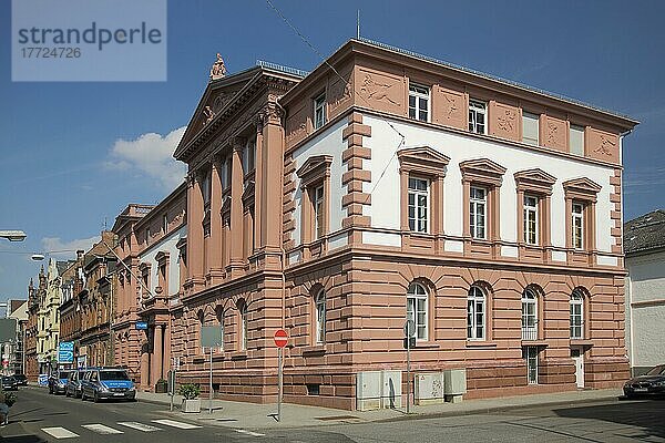 Ehemaliges Biebricher Rathaus und heutige Polizeistation in Biebrich  Wiesbaden  Hessen  Deutschland  Europa