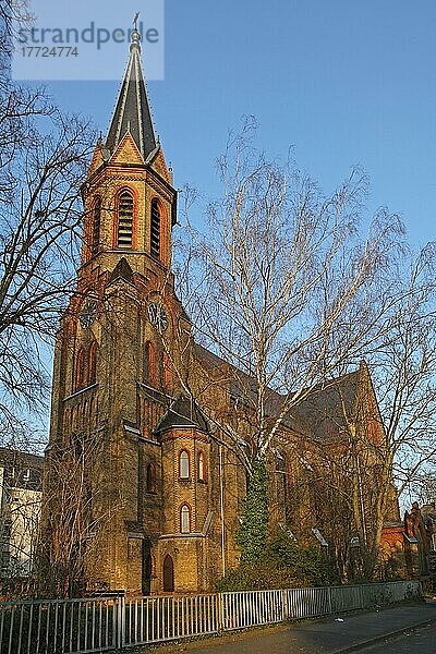 Katholische neugotische Herz Jesu Kirche in Biebrich  Wiesbaden  Hessen  Deutschland  Europa
