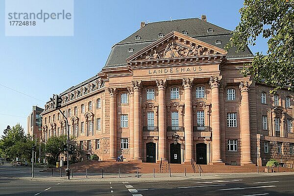 Landeshaus Ministerium für Wirtschaft  Verkehr und Technik erbaut 1904-1907 in Wiesbaden  Hessen  Deutschland  Europa