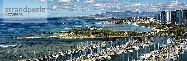Panorama Blick über Ala Moana Beach und Magic Island Lagoon  Waikiki  Honolulu  Oahu  Hawaii  USA  Nordamerika