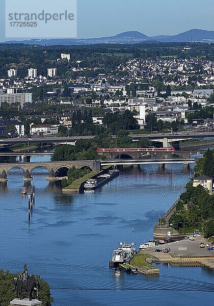 Die Mosel am Deutschen Eck  Ausblick von der Festung Ehrenbreitstein  Koblenz  Rheinland-Pfalz  Deutschland  Europa