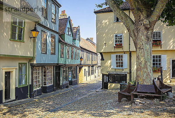 Norwich Elm Hill  eine historische gepflasterte Gasse in Norwich  Norfolk  East Anglia  England  Vereinigtes Königreich  Europa