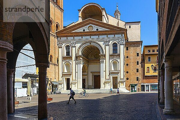 Piazza Mantegna und Basilika Sant'Andrea  Mantua (Mantua)  Lombardei (Lombardei)  Italien  Europa