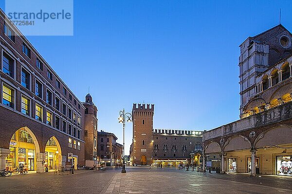 Rathaus  Piazza Trento und Triest  Ferarra  UNESCO-Weltkulturerbe  Emilia-Romagna  Italien  Europa