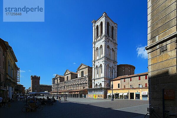Glockenturm der Kathedrale  Piazza Trento und Triest  Ferarra  UNESCO-Weltkulturerbe  Emilia-Romagna  Italien  Europa