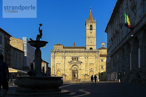 Kathedrale (Kirche Sant'Emidio)  Piazza Arringo  Ascoli Piceno  Marken  Italien  Europa