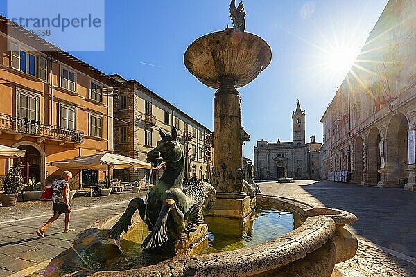 Piazza Arringo  Ascoli Piceno  Marken  Italien  Europa