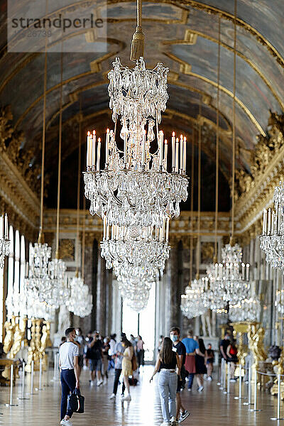 Schloss Versailles innen  Galerie des Glaces (Spiegelsaal)  UNESCO-Weltkulturerbe  Versailles  Yvelines  Frankreich  Europa