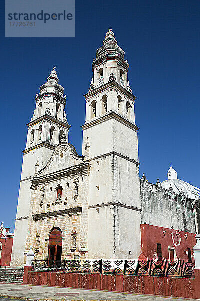 Kathedrale Unserer Lieben Frau von der Unbefleckten Empfängnis  Altstadt  UNESCO-Weltkulturerbe  San Francisco de Campeche  Bundesstaat Campeche  Mexiko  Nordamerika