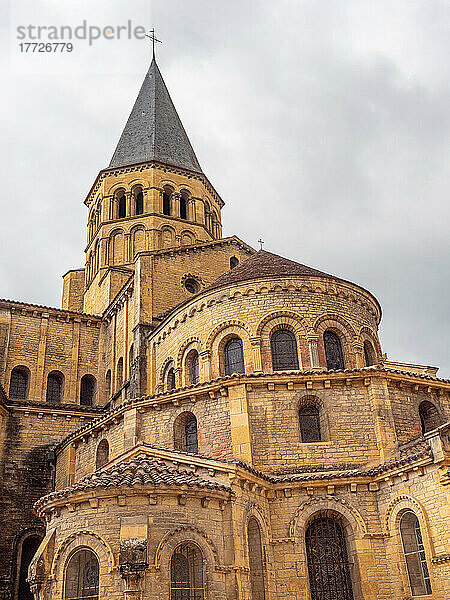 Die romanische Basilika des Heiligen Herzens von Paray-le-Monial aus dem 12. bis 14. Jahrhundert  Paray le Monial  Saone-et-Loire  Burgund  Frankreich  Europa